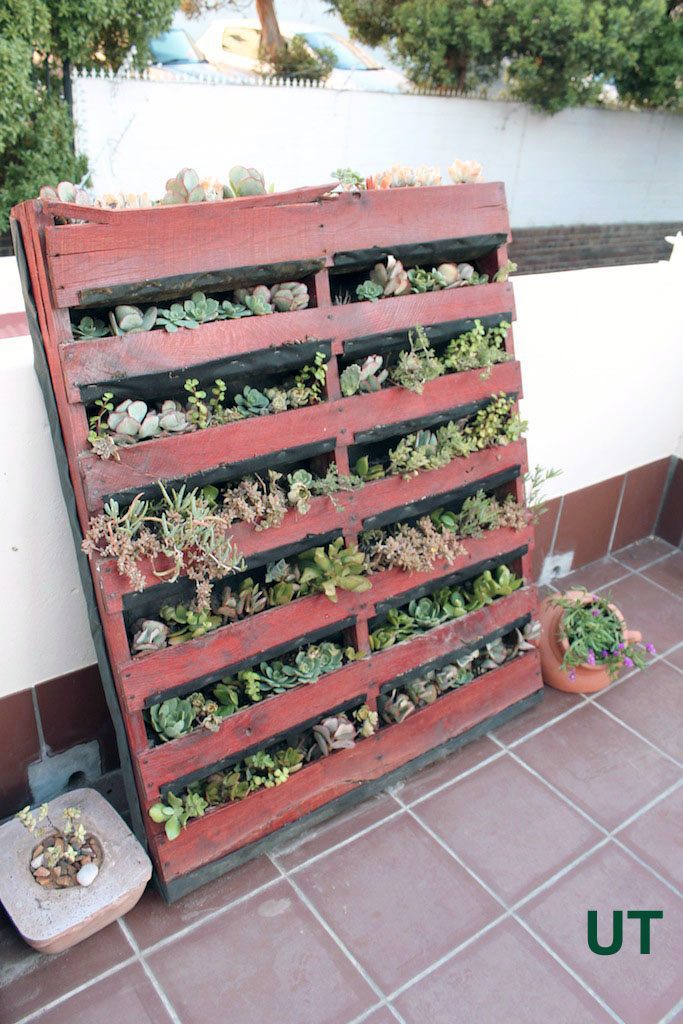 vertical pallet planter